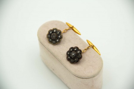 Botões de punho em ouro e prata com lascas de diamantes